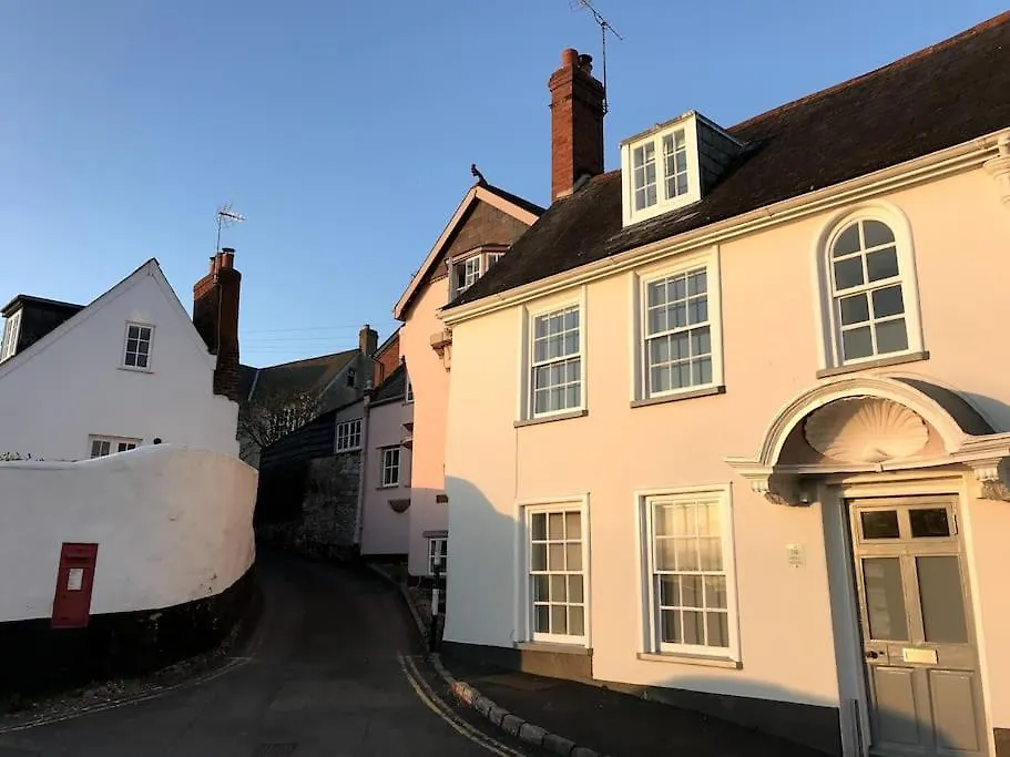 Holiday home Stunning Town House With Parking, Fire, Games Room Topsham