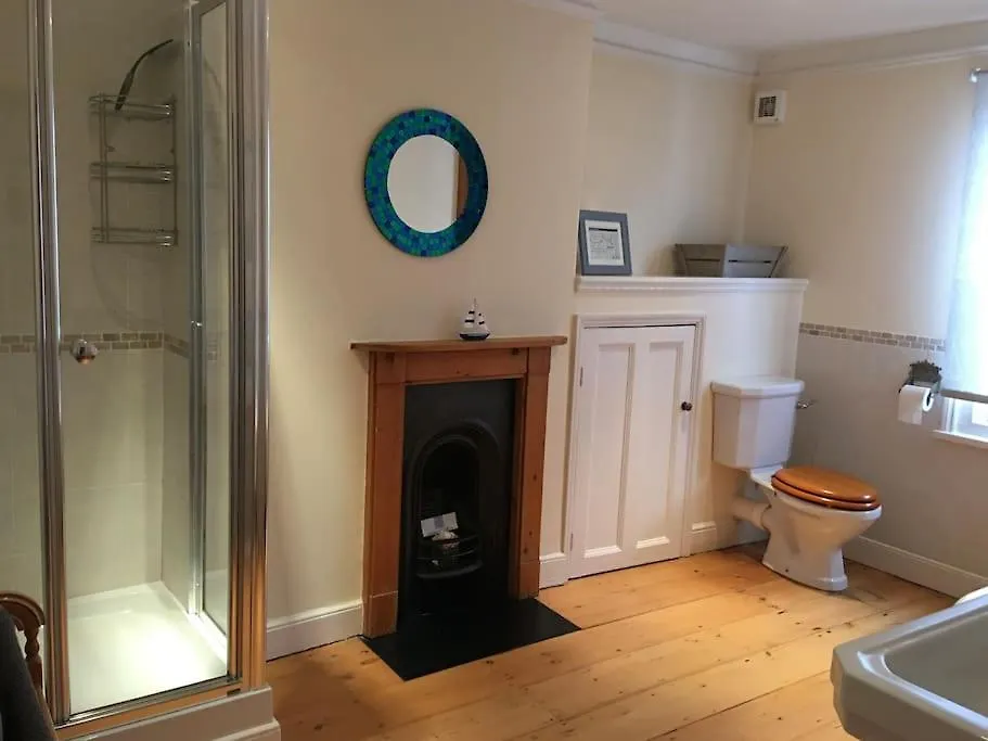 Holiday home Stunning Town House With Parking, Fire, Games Room Topsham